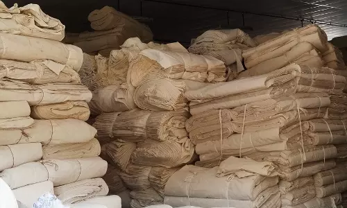 ரூ.1000 கோடி விசைத்தறி காடா துணிகள் தேக்கம்