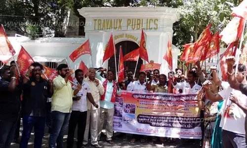 பொதுப்பணித்துறை அலுவலகம் முற்றுகை பொதுப்பணித்துறை அலுவலகம் முற்றுகை