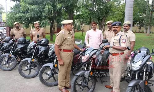 போலீசாருக்கு புதிய மோட்டார் சைக்கிள்