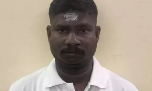 ஜிப்மரில் வேலை வாங்கித்தருவதாக ரூ.31 லட்சம் மோசடி செய்தவர் கைது :மேலும் 4 பேருக்கு போலீஸ் வலைவீச்சு ஜிப்மரில் வேலை வாங்கித்தருவதாக ரூ.31 லட்சம் மோசடி செய்தவர் கைது :மேலும் 4 பேருக்கு போலீஸ் வலைவீச்சு