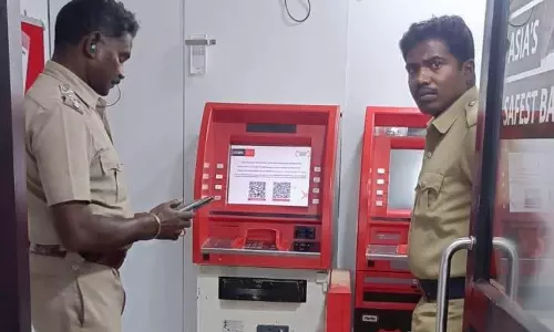 அடுத்தடுத்து 3 கடைகளில் திருட்டு; ஏ.டி.எம். எந்திரத்தை உடைத்து கொள்ளை முயற்சி