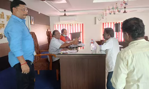 தர்மபுரி நகராட்சி கூட்டம்ஆணையாளரிடம் தி.மு.க. கவுன்சிலர் வாக்குவாதத்தால் பரபரப்பு தர்மபுரி நகராட்சி கூட்டம்ஆணையாளரிடம் தி.மு.க. கவுன்சிலர் வாக்குவாதத்தால் பரபரப்பு