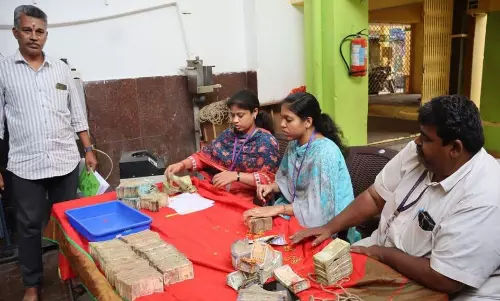 உண்டியல் காணிக்கை மூலம் ரூ.9 லட்சம் வருவாய்