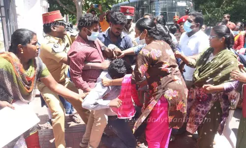 சுகாதாரத்துறை இயக்குனர் அலுவலகத்தை நர்சுகள் முற்றுகை சுகாதாரத்துறை இயக்குனர் அலுவலகத்தை நர்சுகள் முற்றுகை