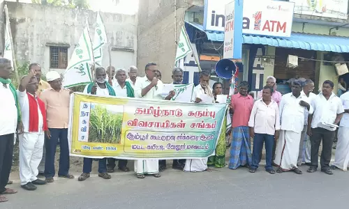 கரும்பு விவசாயிகள் சங்கத்தினர் ஆர்ப்பாட்டம்