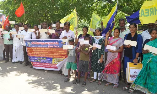 சாலை பணியாளர்கள் முதல்-அமைச்சருக்கு மனு அனுப்பும் போராட்டம்