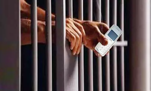 புழல் சிறையில் 4 கைதிகளிடம் செல்போன்கள் பறிமுதல்