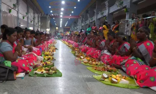 சமயபுரம் மாரியம்மன் கோவிலில் குத்துவிளக்கு பூஜை சமயபுரம் மாரியம்மன் கோவிலில் குத்துவிளக்கு பூஜை