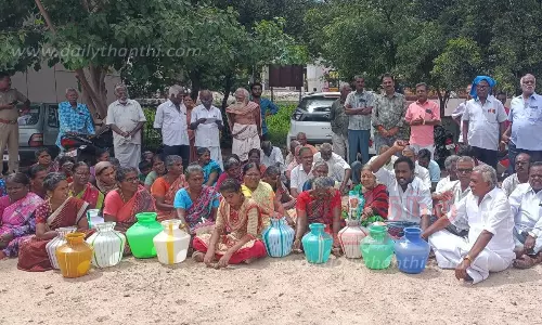 குடிநீர் கேட்டு பொதுமக்கள் காலிக்குடங்களுடன் போராட்டம்