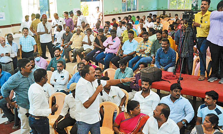 எண்ணூரில் தொழிற்சாலை விரிவாக்கம் குறித்து கருத்து கேட்பு கூட்டத்துக்கு பொதுமக்கள் எதிர்ப்பு - தேதி குறிப்பிடாமல் கலெக்டர் ஒத்திவைத்தார்