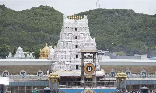 திருப்பதி ஏழுமலையான் கோவிலில் இலவச தரிசனத்துக்கு பக்தர்கள் 24 மணிநேரம் காத்திருப்பு திருப்பதி ஏழுமலையான் கோவிலில் இலவச தரிசனத்துக்கு பக்தர்கள் 24 மணிநேரம் காத்திருப்பு