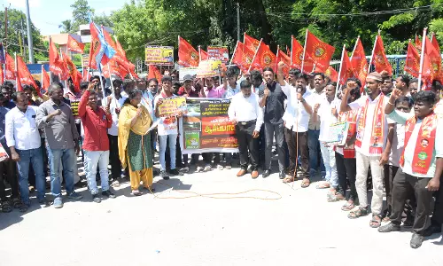 நாம் தமிழர் கட்சியினர் ஆர்ப்பாட்டம்