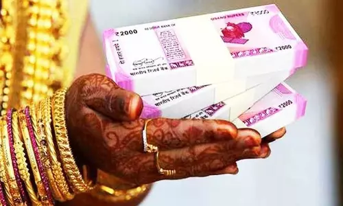 செல்வமகள் சேமிப்பு திட்டத்தில் பணம் கையாடல்பெண் தபால் அலுவலர் மீது வழக்கு