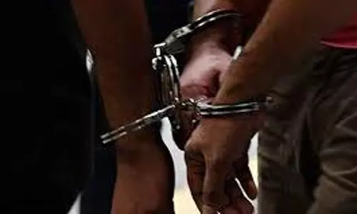 இருவேறு சம்பவங்களில் ரூ.75 லட்சம் போதைப்பொருளுடன் 3 பேர் சிக்கினர்