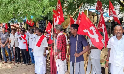 தீண்டாமை ஒழிப்பு முன்னணியினர் காத்திருப்பு போராட்டம் தீண்டாமை ஒழிப்பு முன்னணியினர் காத்திருப்பு போராட்டம்