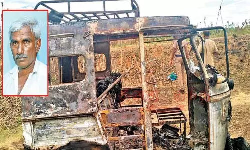 ஆட்டோவில் அமர்ந்தபடி டிரைவர் தீக்குளித்து தற்கொலை ஆட்டோவில் அமர்ந்தபடி டிரைவர் தீக்குளித்து தற்கொலை