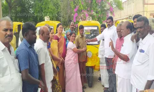 கிராம பஞ்சாயத்துகளுக்கு பேட்டரி வாகனங்கள் வழங்கும் நிகழ்ச்சி