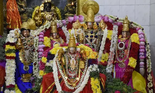 புரட்டாசி மாதம் 2-வது சனிக்கிழமை:பெருமாள் கோவில்களில் சிறப்பு பூஜைதிரளான பக்தர்கள் சாமி தரிசனம் புரட்டாசி மாதம் 2-வது சனிக்கிழமை:பெருமாள் கோவில்களில் சிறப்பு பூஜைதிரளான பக்தர்கள் சாமி தரிசனம்