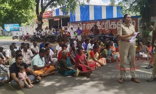 ஆட்டையாம்பட்டி அருகேடாஸ்மாக் கடை திறக்க எதிர்ப்பு;  பொதுமக்கள் சாலை மறியல்ஒரு மணி நேரத்தில் கடை மூடப்பட்டது