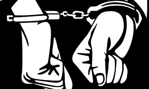 தங்க முலாம் பூசிய மோதிரத்தை அடகு வைக்க முயன்றவர் கைது தங்க முலாம் பூசிய மோதிரத்தை அடகு வைக்க முயன்றவர் கைது