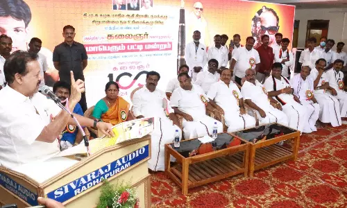 கருணாநிதியின் வரலாற்றை இன்றைய இளைஞர்களிடம் கொண்டு சேர்க்க வேண்டும்; தி.மு.க.வினருக்கு அமைச்சர் பொன்முடி வேண்டுகோள் கருணாநிதியின் வரலாற்றை இன்றைய இளைஞர்களிடம் கொண்டு சேர்க்க வேண்டும்; தி.மு.க.வினருக்கு அமைச்சர் பொன்முடி வேண்டுகோள்