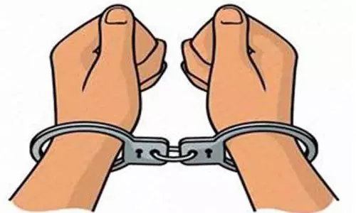 லாட்டரி சீட்டுகள் விற்ற வாலிபர் கைது லாட்டரி சீட்டுகள் விற்ற வாலிபர் கைது