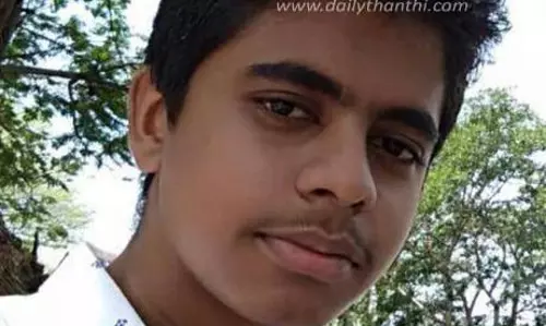 புஞ்சைபுளியம்பட்டி அருகே பஸ்-மோட்டார்சைக்கிள் மோதல்; வாலிபர் சாவு புஞ்சைபுளியம்பட்டி அருகே பஸ்-மோட்டார்சைக்கிள் மோதல்; வாலிபர் சாவு