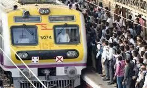 மேற்கு ரெயில்வே வழித்தடத்தில் அதிரடி சோதனை; ரெயிலில் ஓசிப்பயணம் செய்த 1,600 பேர் பிடிபட்டனர் - அபராதமாக ரூ.4.60 லட்சம் வசூல்