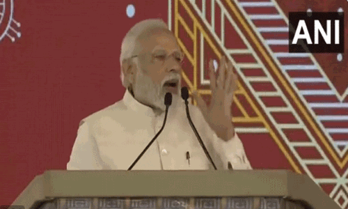 சாதியின் பெயரால் நாட்டைப் பிளவுபடுத்த எதிர்க்கட்சிகள் முயற்சிக்கிறது: பிரதமர் மோடி குற்றச்சாட்டு சாதியின் பெயரால் நாட்டைப் பிளவுபடுத்த எதிர்க்கட்சிகள் முயற்சிக்கிறது: பிரதமர் மோடி குற்றச்சாட்டு