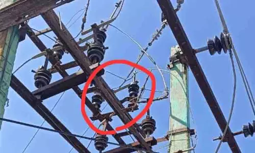 மின்கம்பி அறுந்து விழுந்ததால் மின்தடை மின்கம்பி அறுந்து விழுந்ததால் மின்தடை