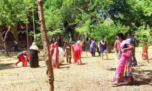 கோர்ட்டில் தூய்மை பணி