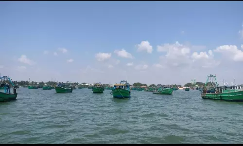 கோட்டைப்பட்டினம் மீனவர்கள் கடலுக்கு செல்லவில்லை