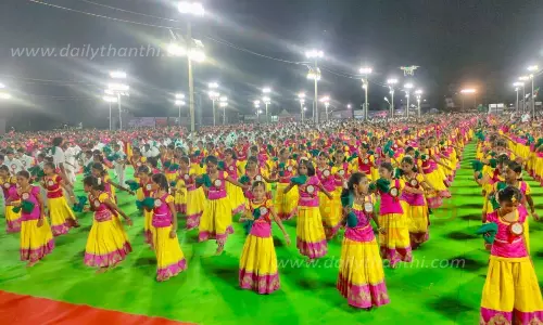 2 ஆயிரம் பேர் பங்கேற்ற ஒயிலாட்டம்