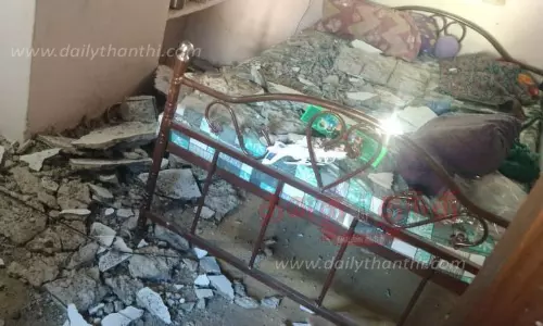 தொகுப்பு வீட்டின் மேற்கூரை இடிந்து சேதம்