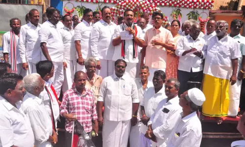 அ.தி.மு.க. மாவட்ட செயலாளர் அறிமுக கூட்டம்