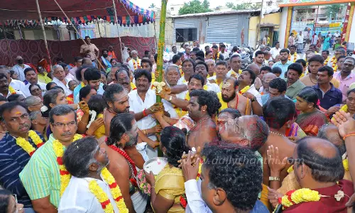 கும்பாபிஷேகத்தை முன்னிட்டுசேலம் கோட்டை மாரியம்மன் கோவிலில் முகூர்த்தக்கால் நடும் விழாதிரளான பக்தர்கள் தரிசனம்