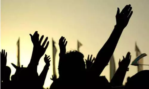 கிராம சபை கூட்டத்தை புறக்கணித்து துணைத்தலைவர் உள்பட 8 கவுன்சிலர்கள் உள்ளிருப்பு போராட்டம்