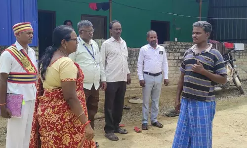 பட்டா வழங்குவது குறித்து மாவட்ட வருவாய் அலுவலர் விசாரணை