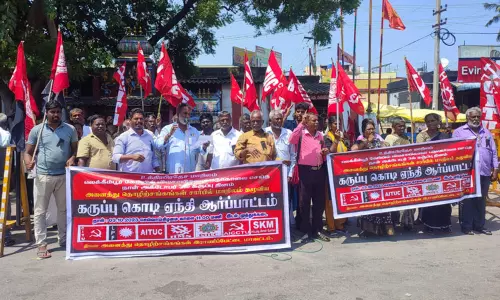 அனைத்து தொழிற்சங்க கூட்டமைப்பு சார்பில் ஆர்ப்பாட்டம்