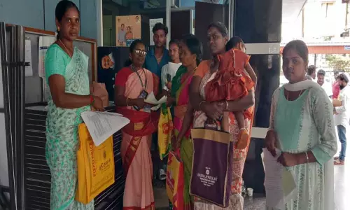 ஊர்நல அலுவலருக்கு தனி அறை ஒதுக்க வேண்டும்