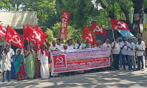 கோலியனூரில் மார்க்சிஸ்ட் கம்யூனிஸ்டு கட்சியினர் ஆர்ப்பாட்டம் கோலியனூரில் மார்க்சிஸ்ட் கம்யூனிஸ்டு கட்சியினர் ஆர்ப்பாட்டம்