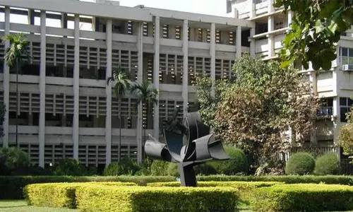 சைவம் சாப்பிட தனி மேஜை ஒதுக்கியதை எதிர்த்து போராட்டம்- ஐ.ஐ.டி. மாணவர்களுக்கு ரூ.10 ஆயிரம் அபராதம் சைவம் சாப்பிட தனி மேஜை ஒதுக்கியதை எதிர்த்து போராட்டம்- ஐ.ஐ.டி. மாணவர்களுக்கு ரூ.10 ஆயிரம் அபராதம்