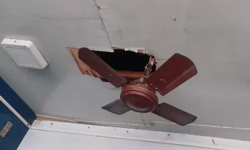 செல்போன் கடையில் ரூ.1 லட்சம் பொருட்கள் திருட்டு