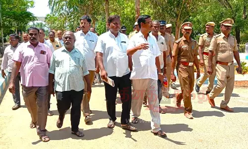 தொடர் விடுப்பு எடுத்து தொடக்க கூட்டுறவு வங்கி பணியாளர்கள் போராட்டம் தொடர் விடுப்பு எடுத்து தொடக்க கூட்டுறவு வங்கி பணியாளர்கள் போராட்டம்