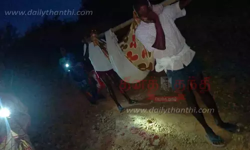 கர்ப்பிணியை 8 கிலோ மீட்டர் தூரம் டோலி கட்டி தூக்கிவந்த கிராம மக்கள்