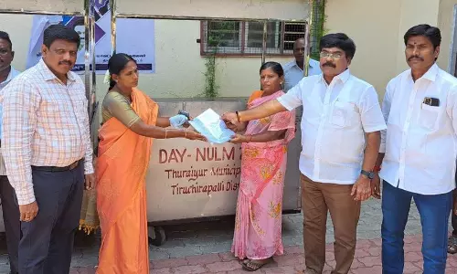 சாலையோர வியாபாரிகளுக்கு நடமாடும் வாகனம்