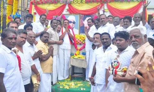 ராணிப்பேட்டை மேற்கு மாவட்ட அ.தி.மு.க. செயலாளருக்கு வரவேற்பு