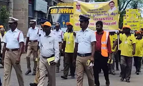 சாலை பாதுகாப்பு விழிப்புணர்வு பேரணி