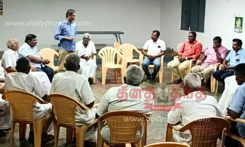 அத்திக்கடவு-அவினாசி திட்டத்தின் குளம், குட்டைகளில் நீர் அளவிடும் கருவிகள் திருடப்படுவதை தடுக்க பாதுகாப்பு குழு் 4 ஊராட்சிகளை சேர்ந்த விவசாயிகள் முடிவு