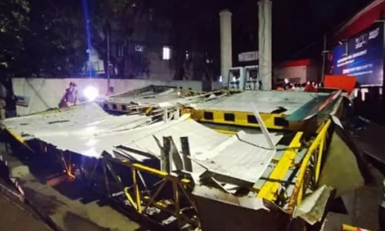 பெட்ரோல் பங்க் மேற்கூரை இடிந்து விழுந்த சம்பவம் - உரிமையாளர் கோர்ட்டில் சரண்